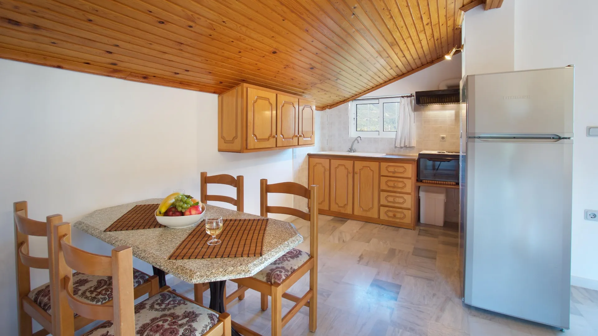 Studios Diamanto Karavomylos Apartment