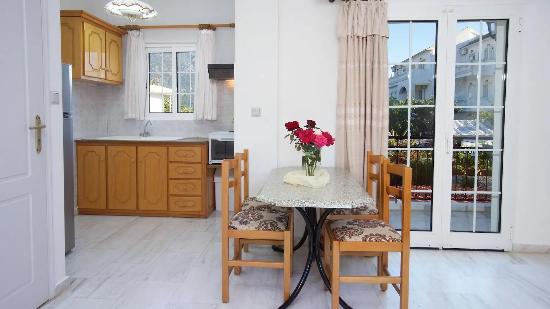 Studios Diamanto Karavomylos
