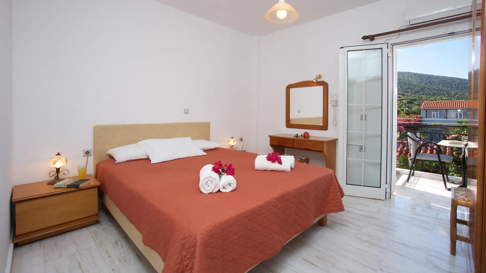 Studios Diamanto Karavomylos